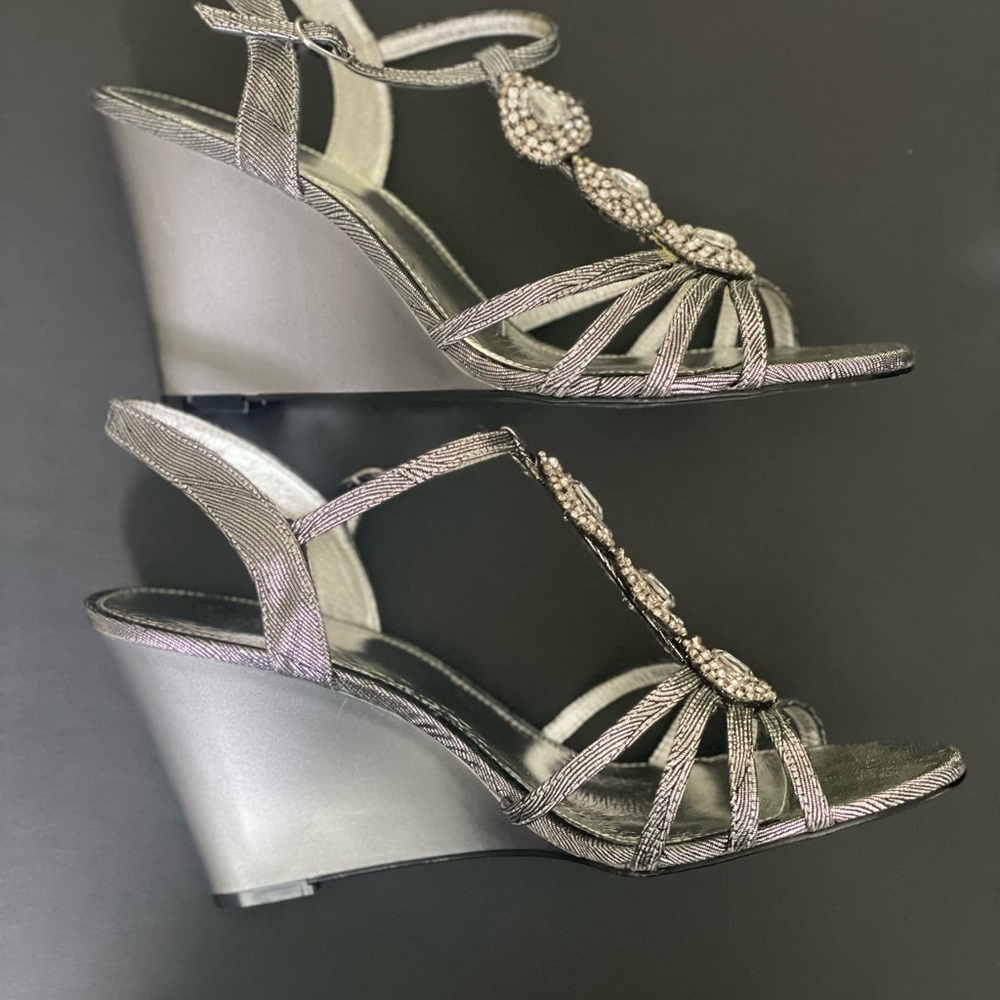 Adrianna Papell heels - Picture 3 of 10